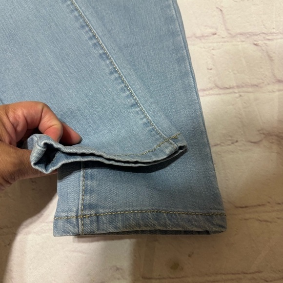 EARL JEANS Women's Stretchy  Light Blue Skinny Jeans ankle length Size 2 EUC - Picture 10 of 10